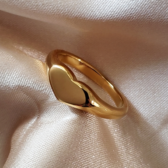 NEW Gold Heart Shape Signet Ring Size 6 - Picture 6 of 8